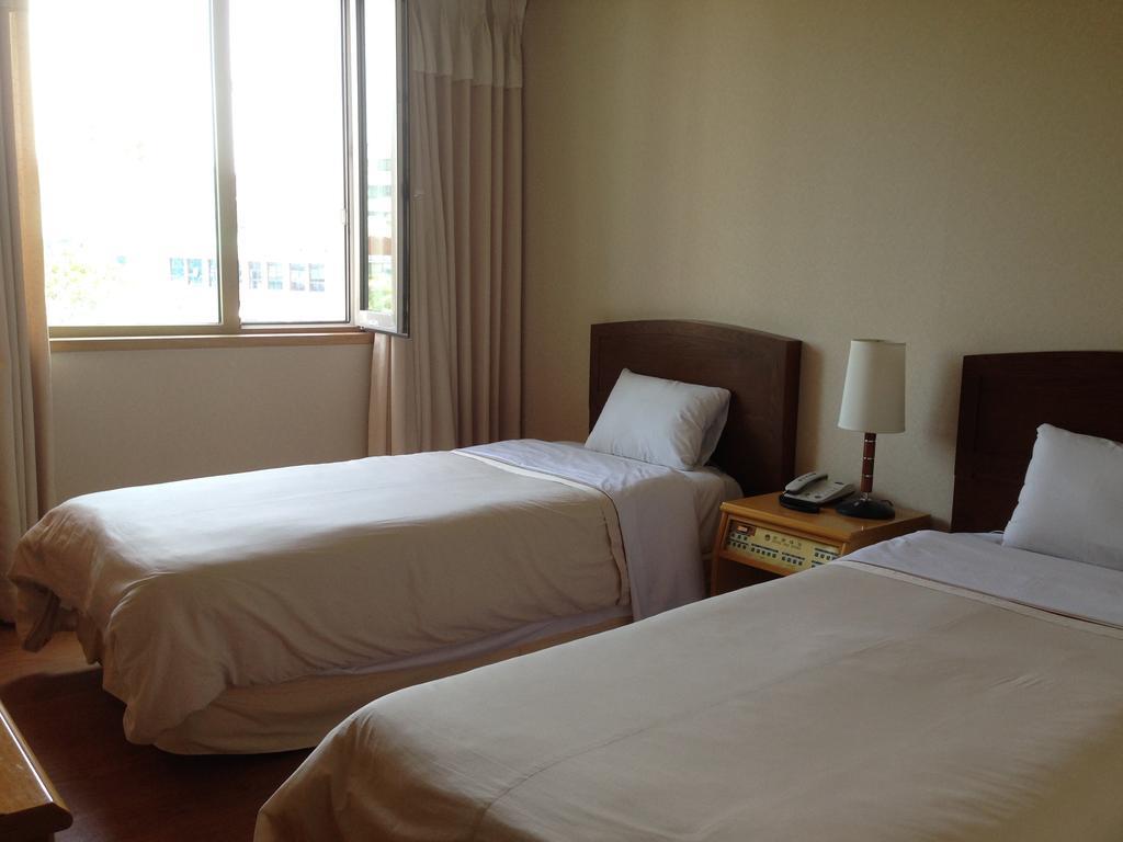 Daedong Hotel Чеджудо Номер фото